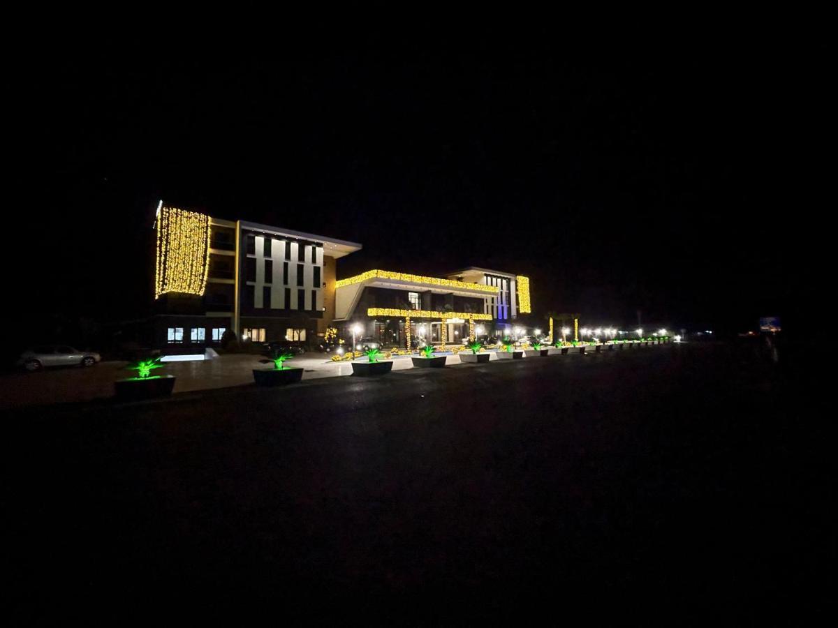Deluxe Resort And Spa Koplik Buitenkant foto
